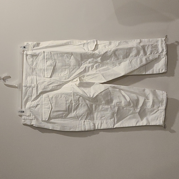 NWOT TNL Mode White Cargo Capri - Picture 5 of 7